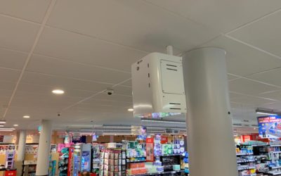 Betere beveiliging voor supermarkten dankzij nieuwe plafondbeugel voor mistmachine